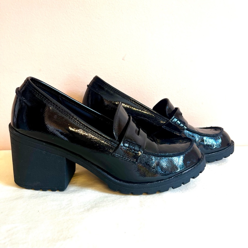 Y2K Vintage Black Patent Loafers with Chunky Heel Women's size 9